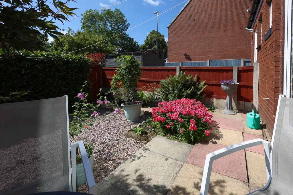 Bramhall Close Milnrow, Rochdale OL16 4BY, photo 23