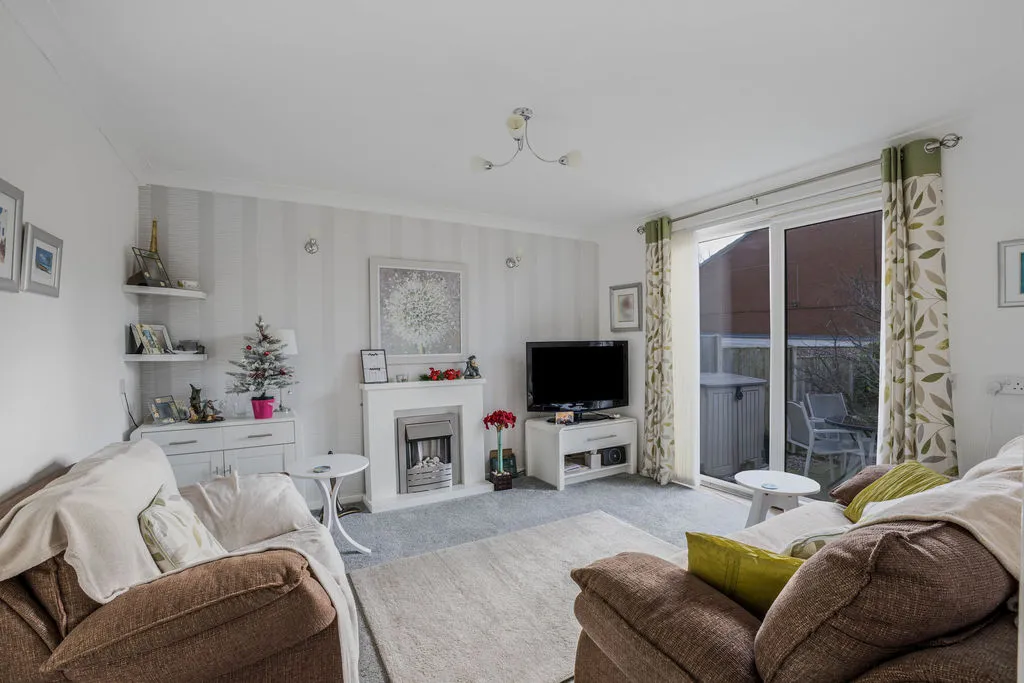 Bramhall Close Milnrow, Rochdale OL16 4BY, photo 2