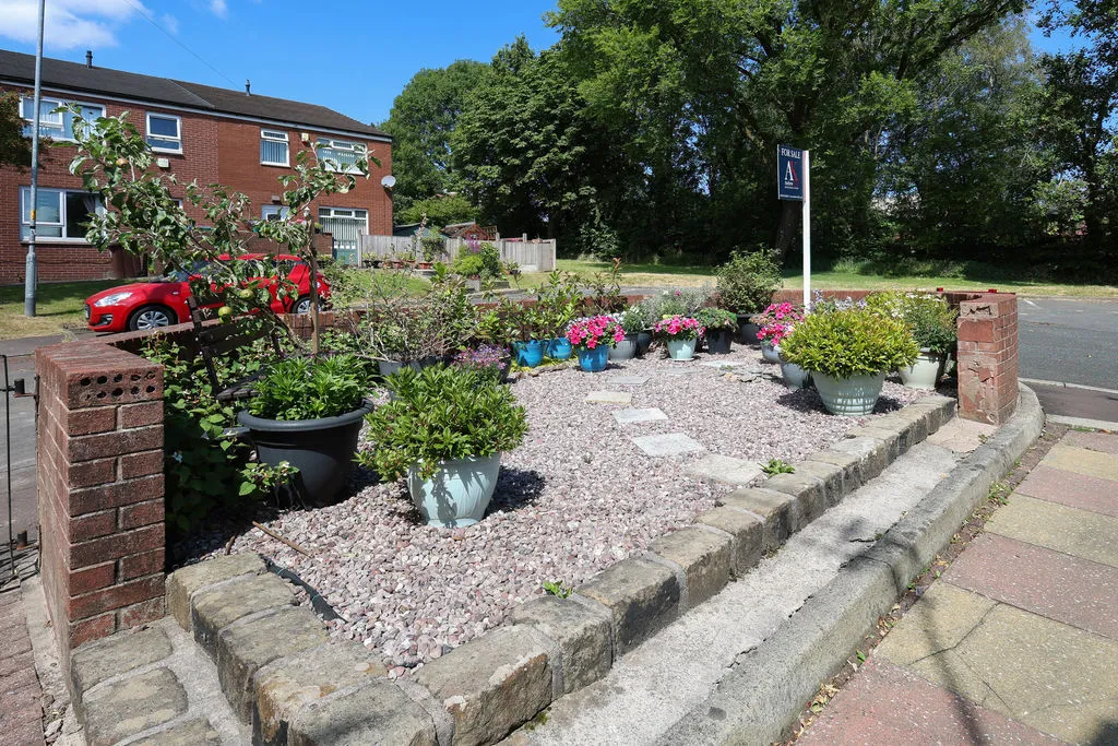 Bramhall Close Milnrow, Rochdale OL16 4BY, photo 19