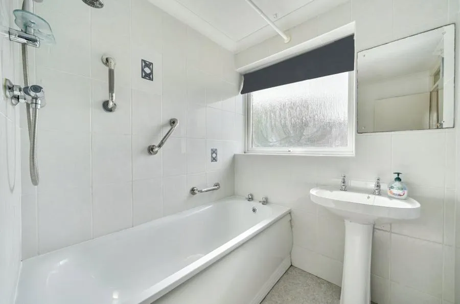 Burnham Close, Windsor, SL4, photo 9