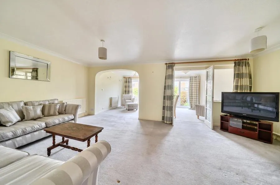 Burnham Close, Windsor, SL4, photo 2