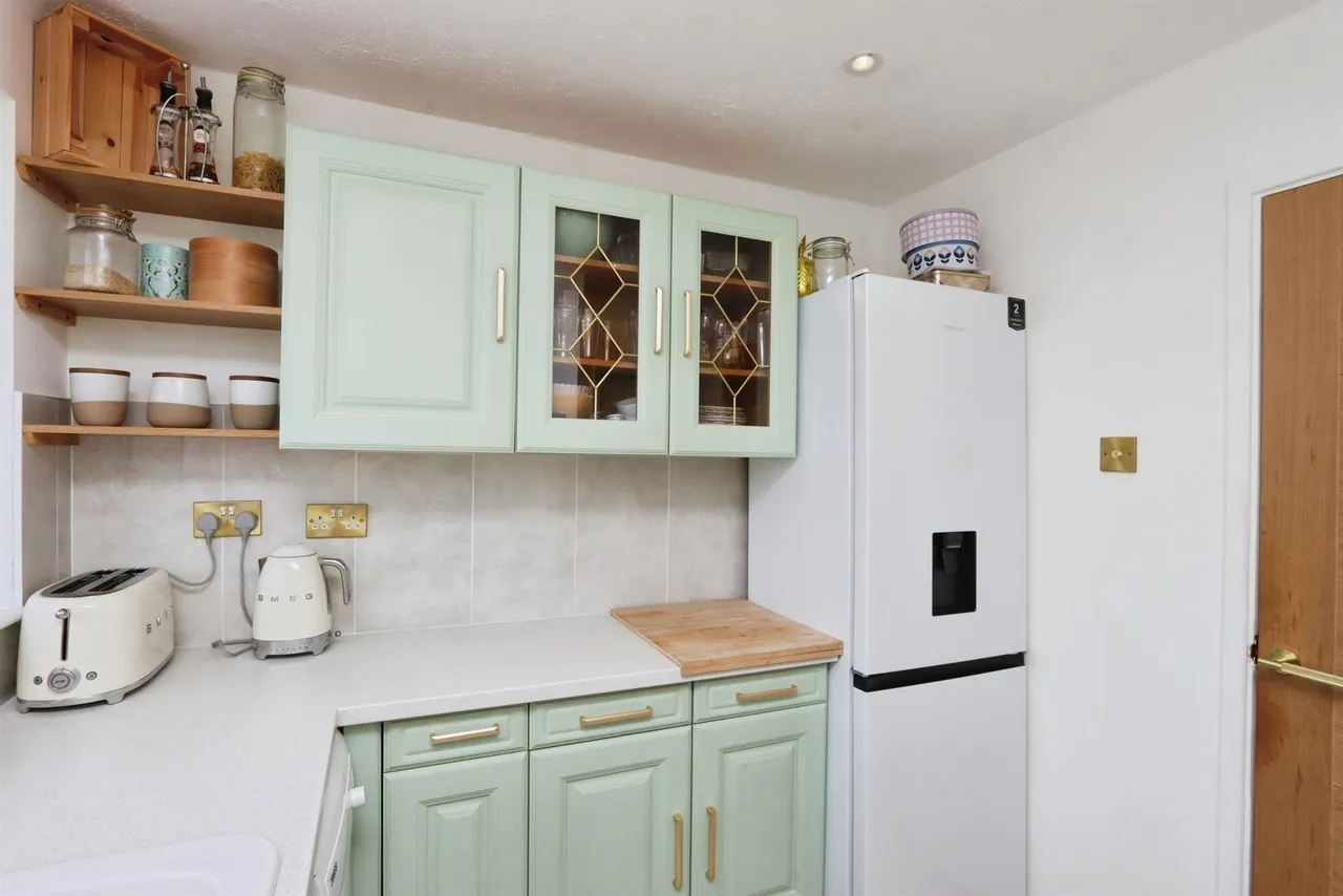 Kynance Crescent, Brinsworth, Rotherham, photo 6
