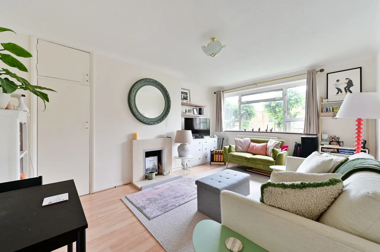 2 bed flat to rent — Flat 5, 16 Princes Road, London