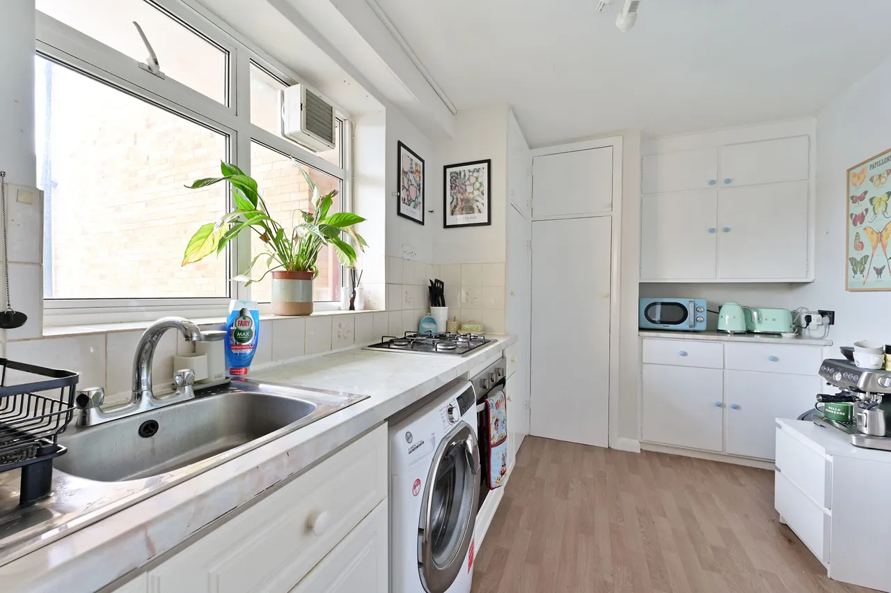 Flat 5, 16 Princes Road, London, photo 2