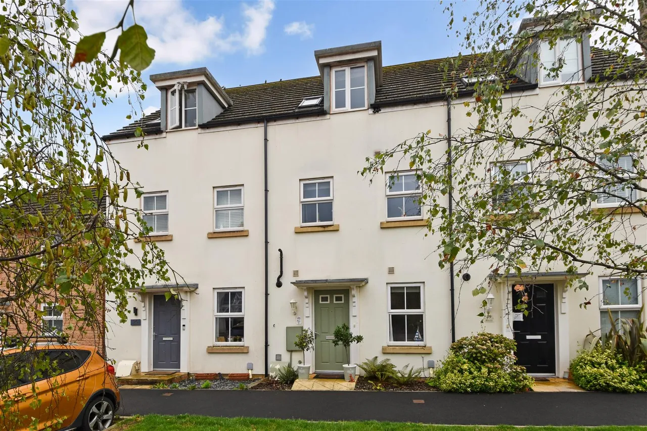 3 bed house for sale, Swallow Way, Cullompton