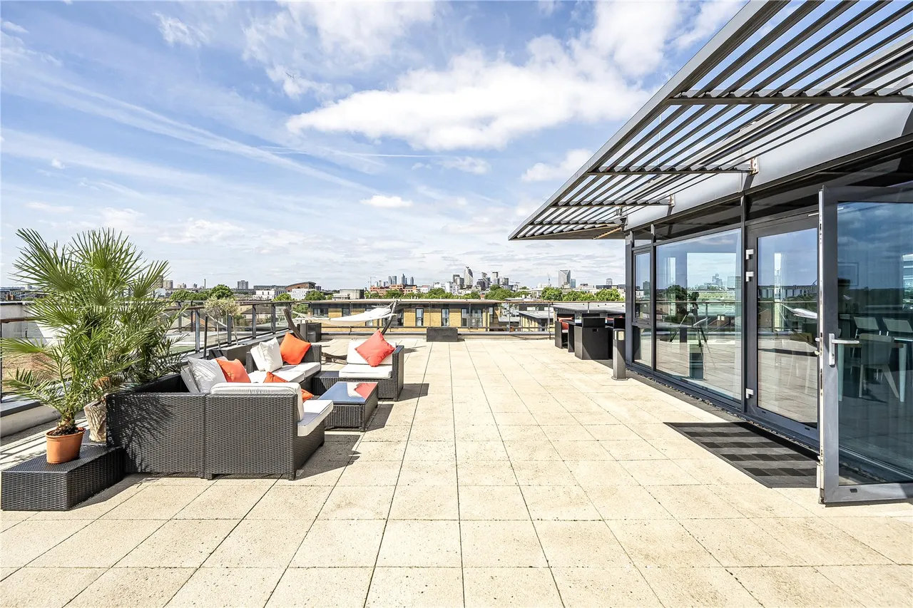 3 bed flat for sale, Spa Road, London, SE16