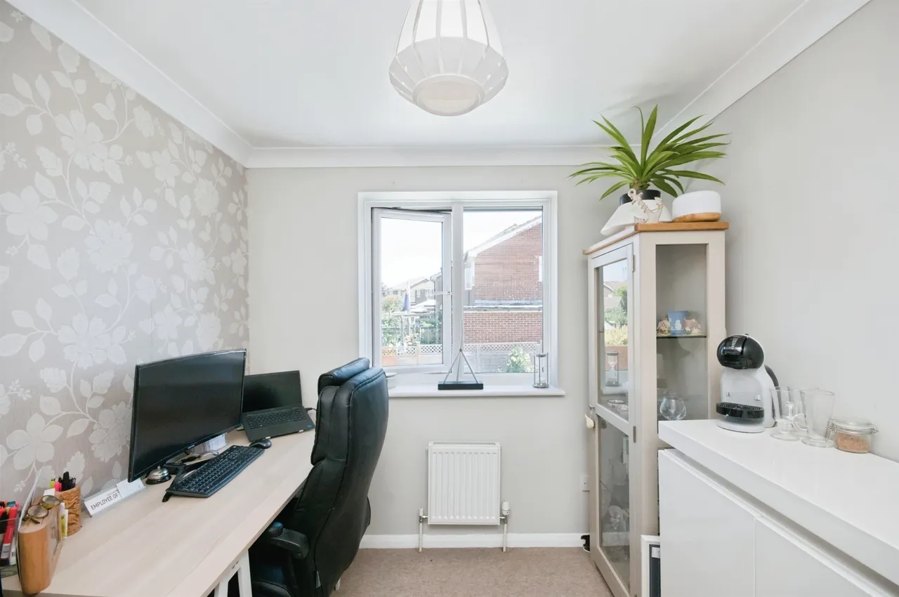Rydal Way, Eastbourne, photo 9
