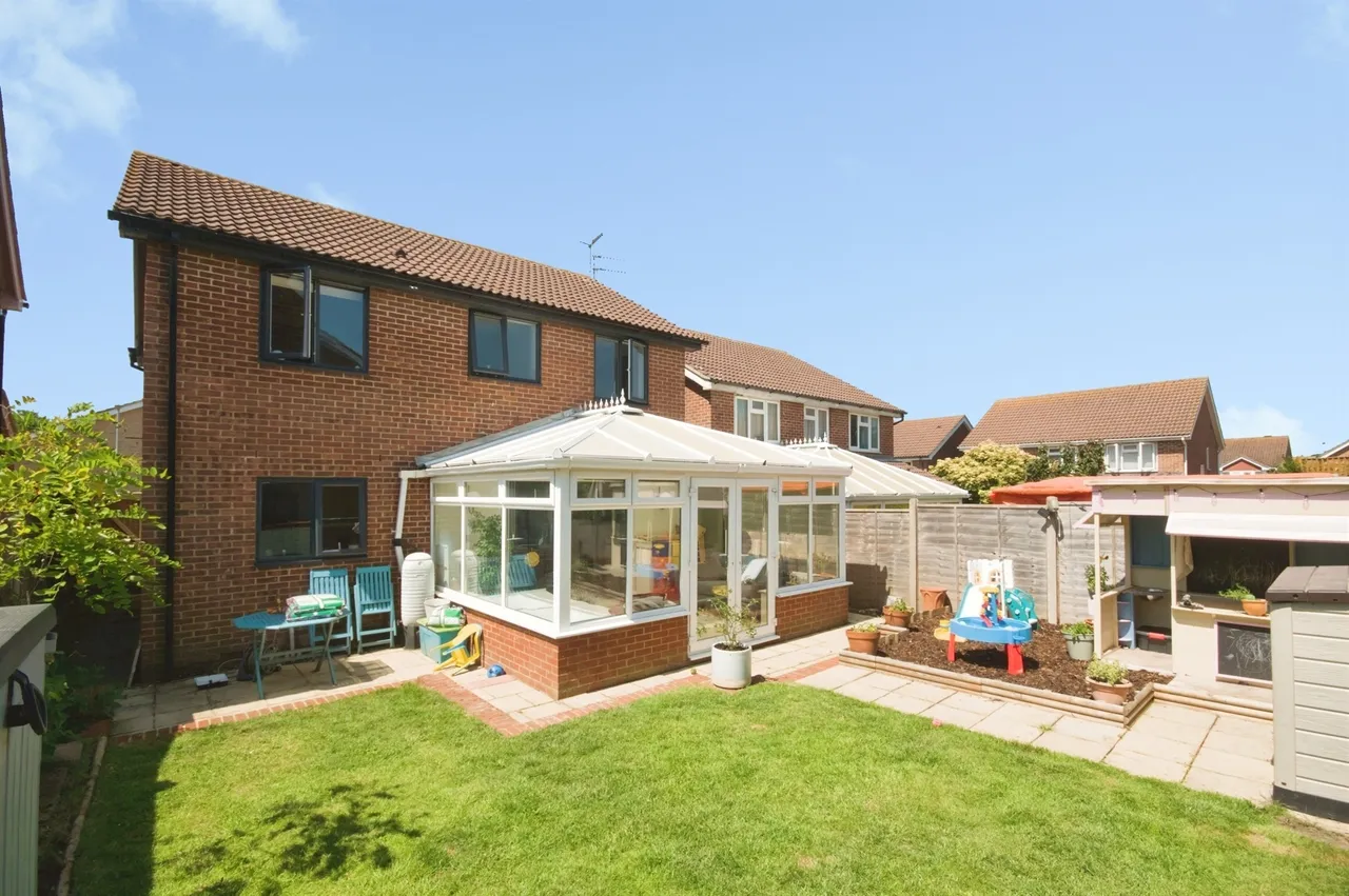 Rydal Way, Eastbourne, photo 12