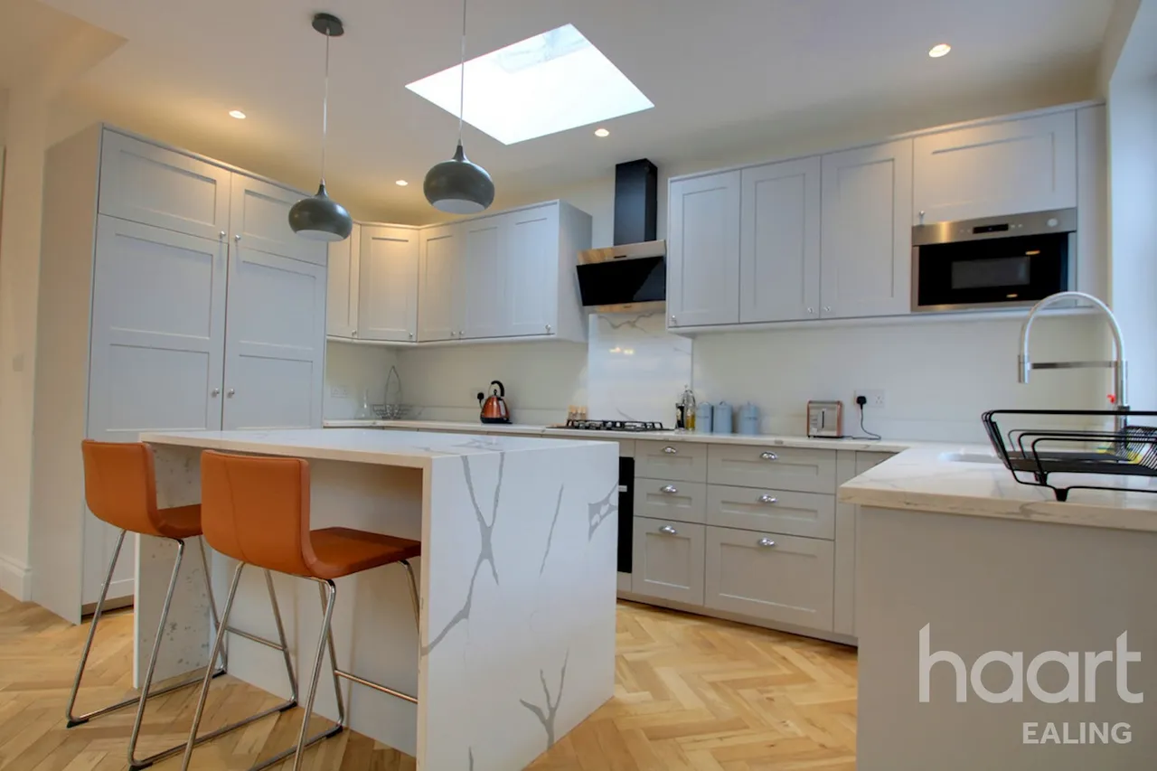 5 bed house for sale, Huxley Gardens, London, NW10