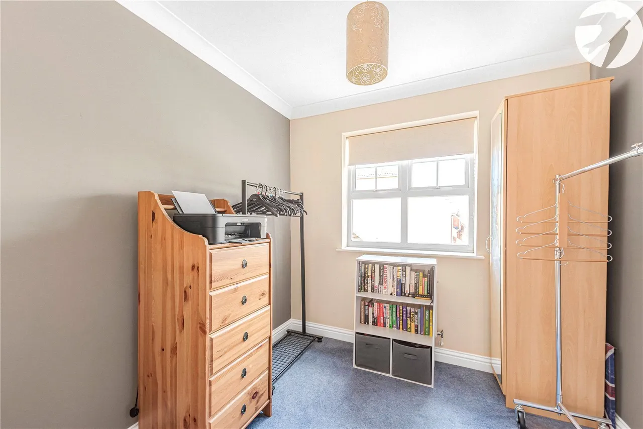 Pentstemon Drive, Swanscombe, DA10, photo 14