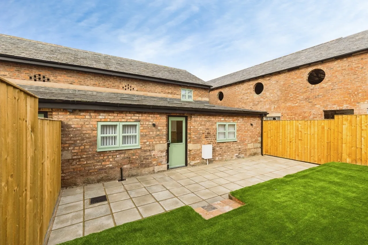 Thornton Green Lane, Thornton-le-Moors, CH2, photo 25