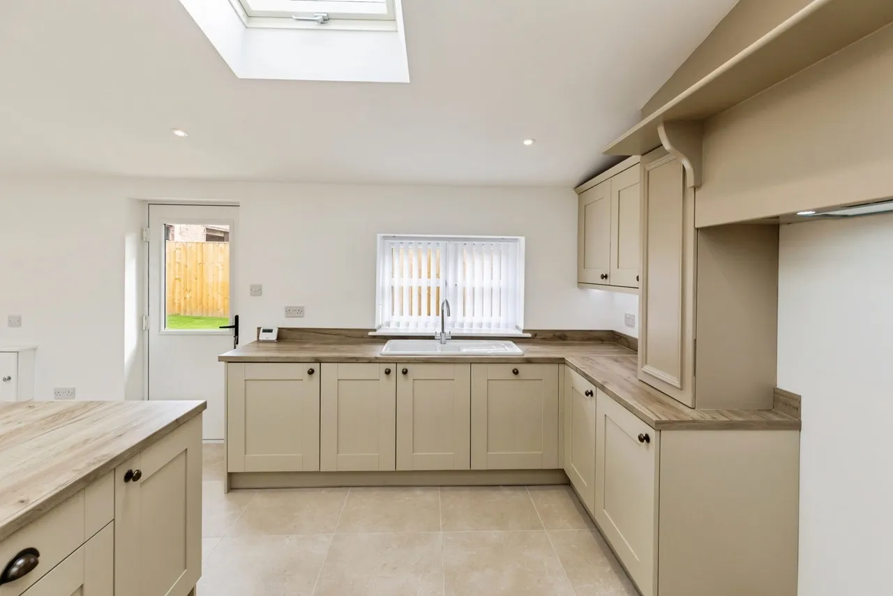 Thornton Green Lane, Thornton-le-Moors, CH2, photo 8