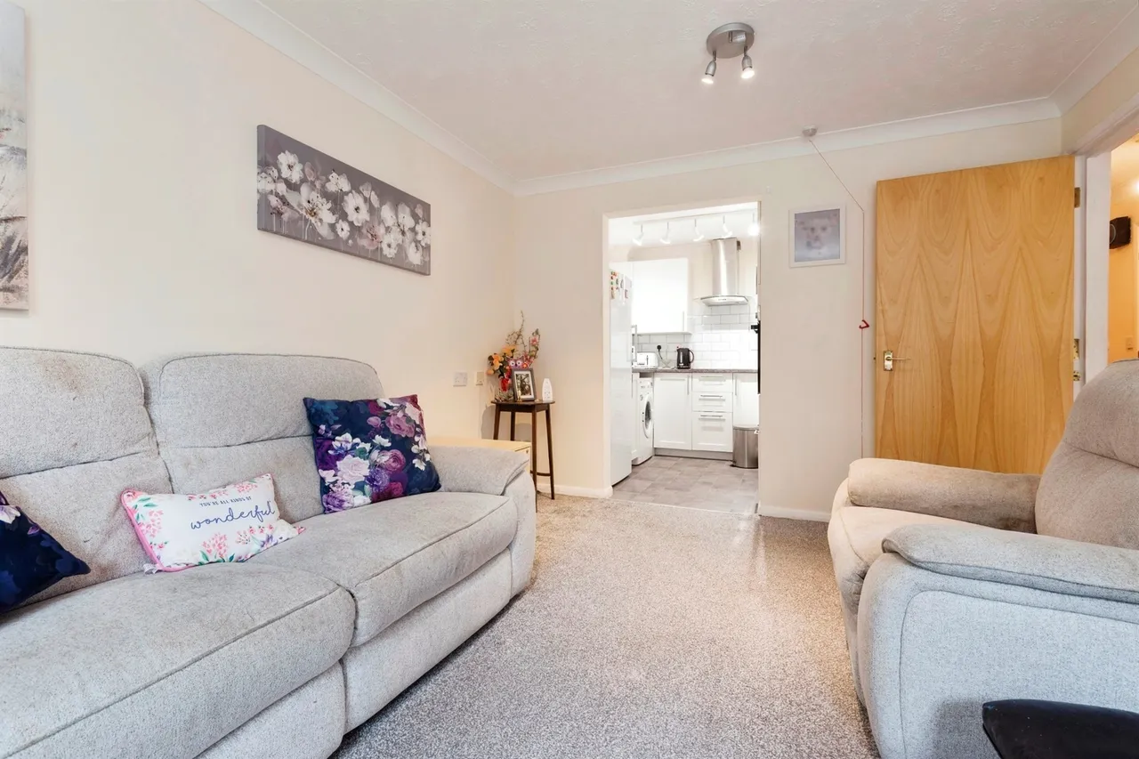 Collingwood Court, Royston, photo 6