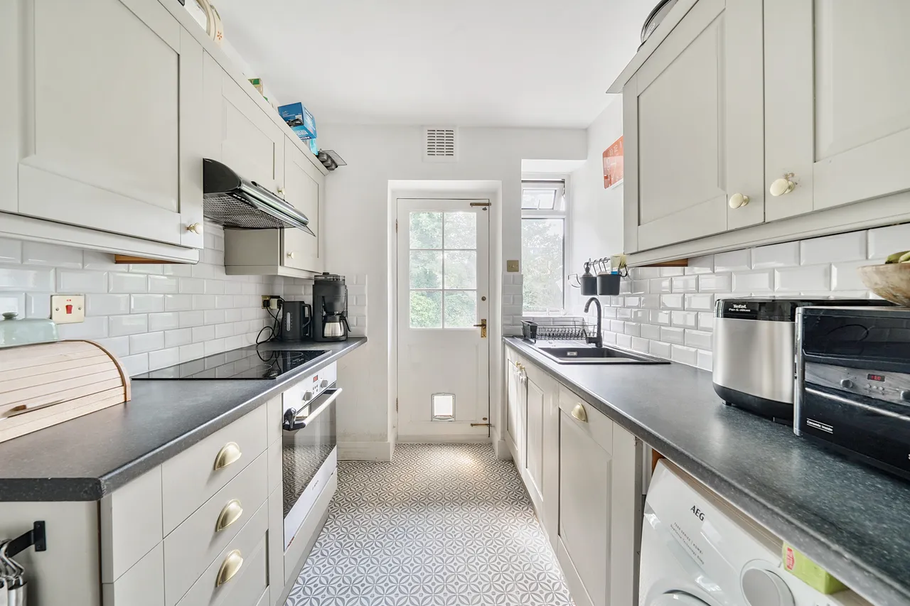 Warwick Road, London, N11, photo 2