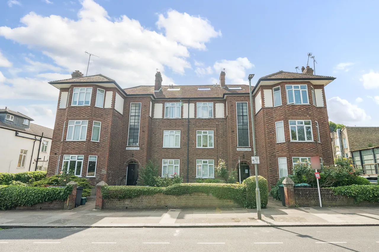 2 bed flat for sale — Warwick Road, London, N11