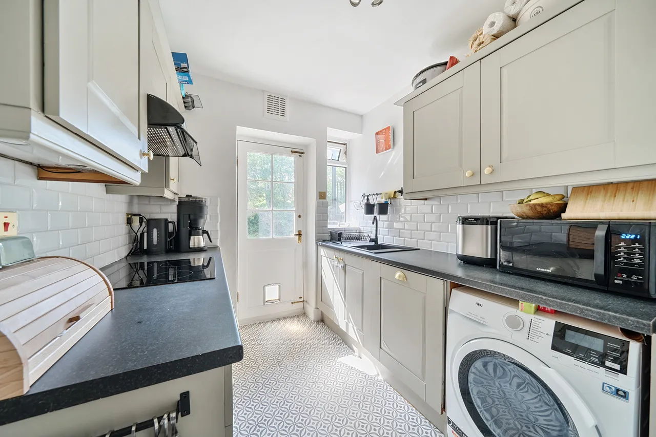 Warwick Road, London, N11, photo 3