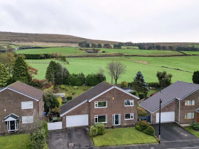 4 bed house for sale — Longacres Drive Whitworth, Rochdale OL12 8JT