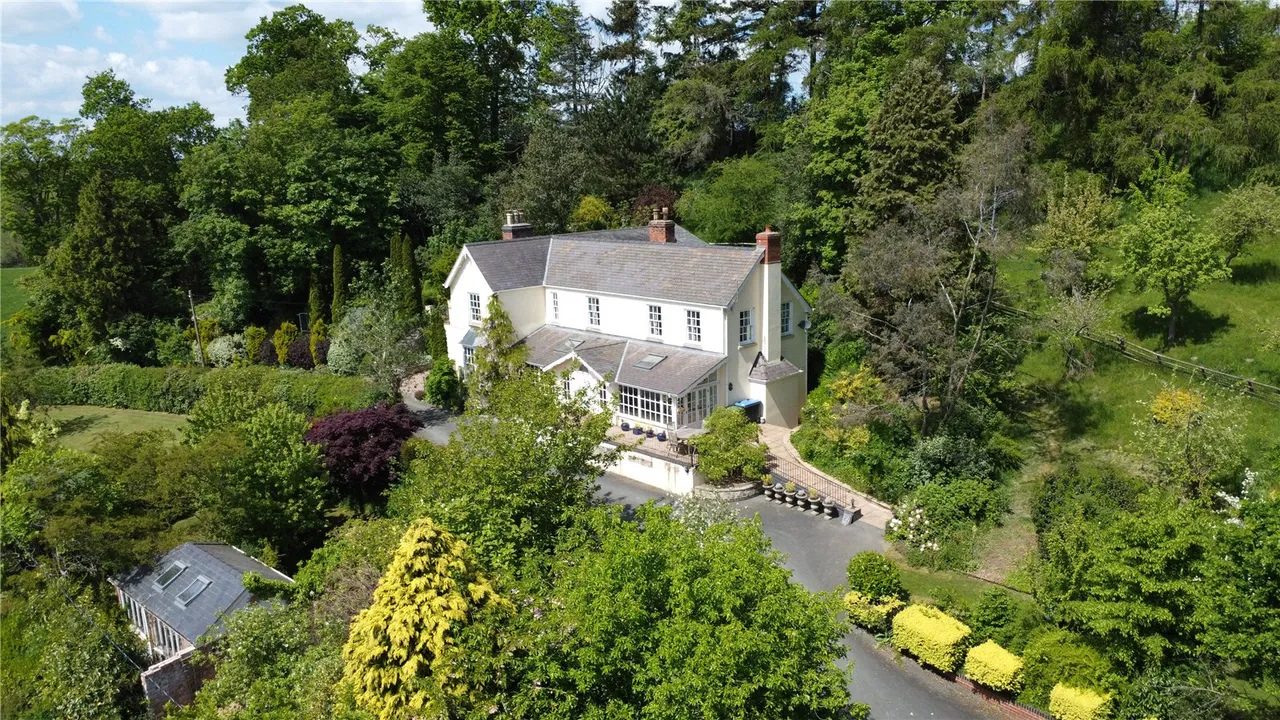 Rhallt, Trelydan, photo 2