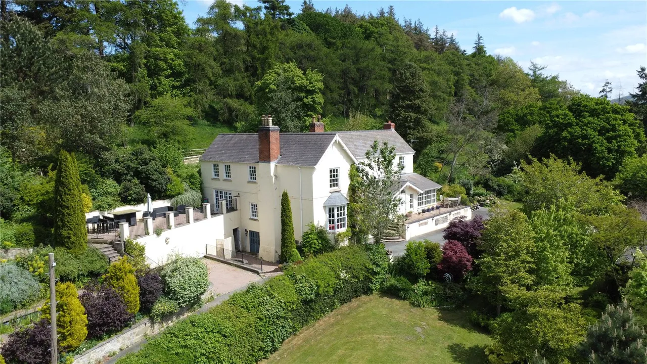 4 bed house for sale, Rhallt, Trelydan