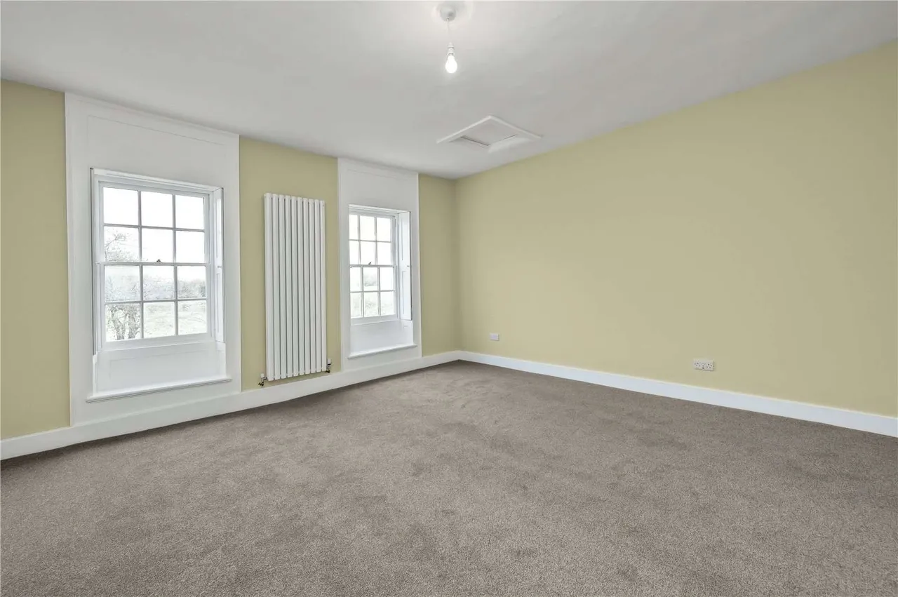 Hole Lane, Farnham, Hampshire, GU10 5HE, photo 8
