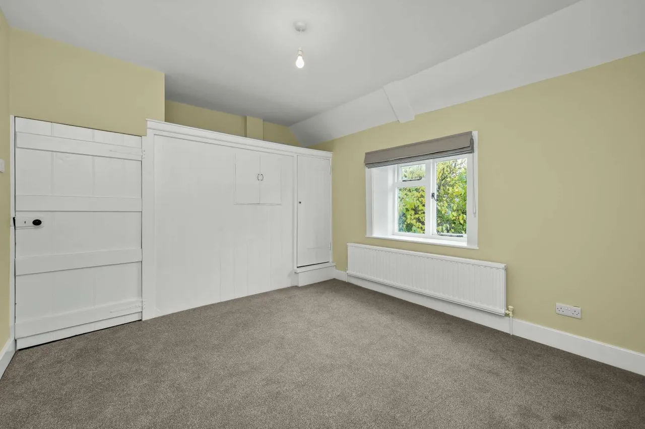 Hole Lane, Farnham, Hampshire, GU10 5HE, photo 7