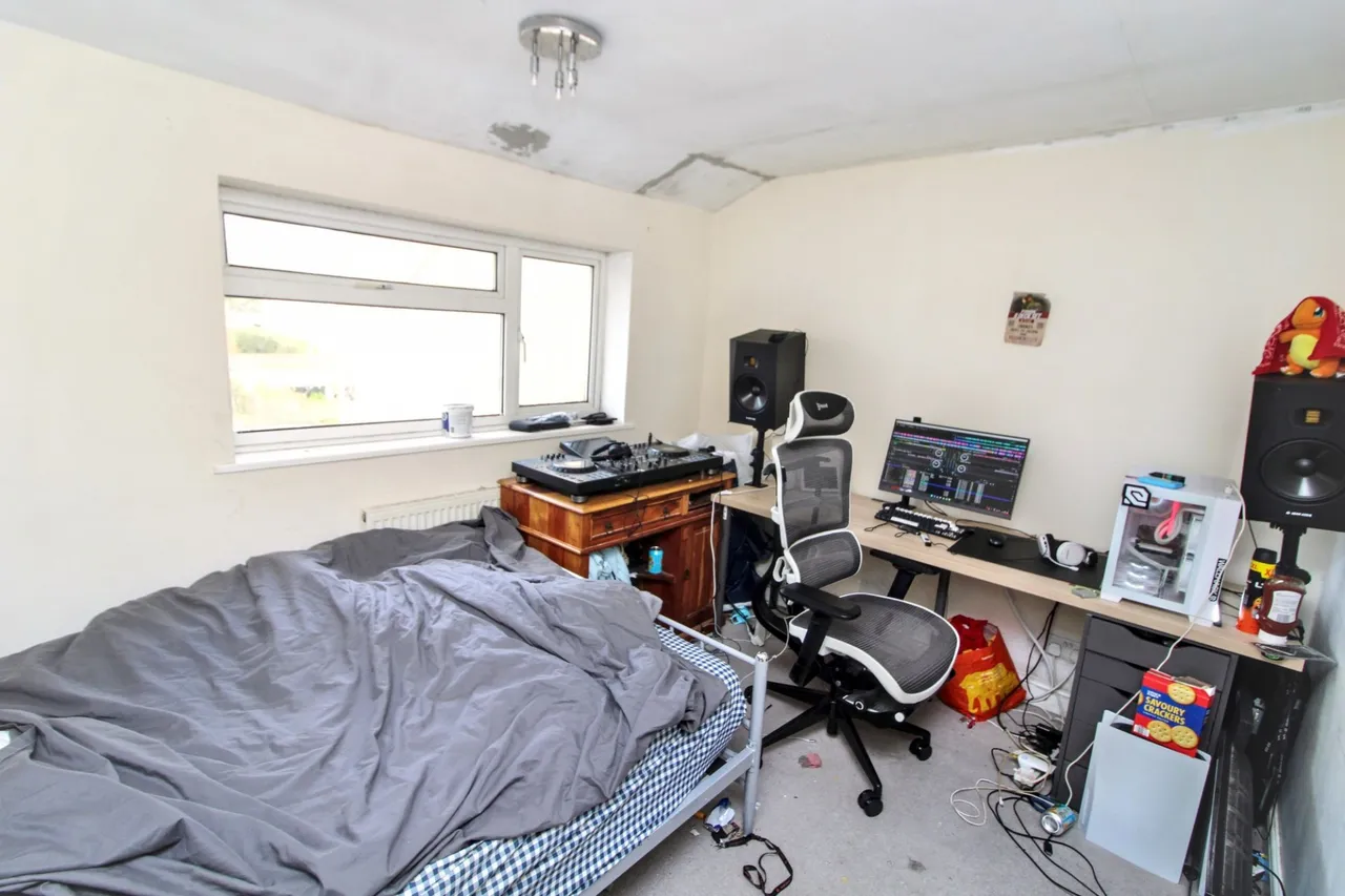 Firs Close, Hazlemere, HP15, photo 11