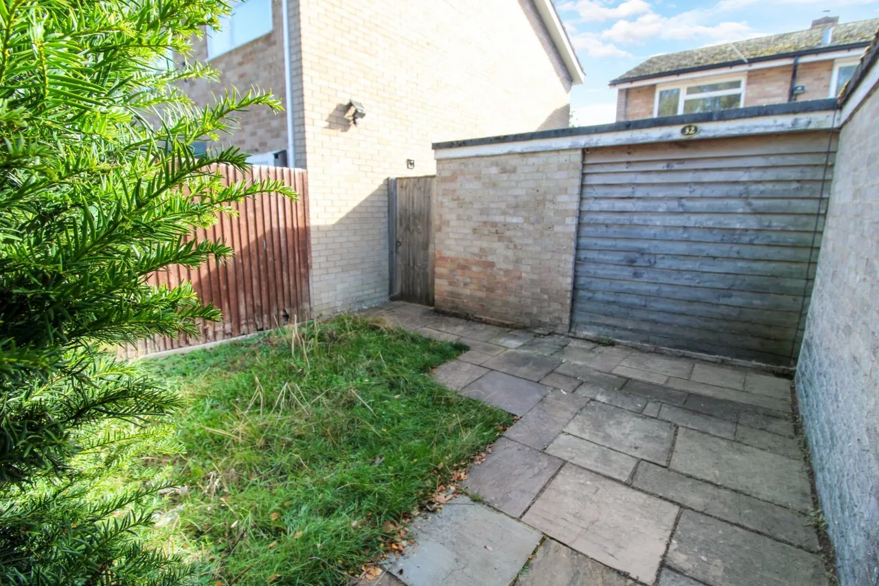 Firs Close, Hazlemere, HP15, photo 8