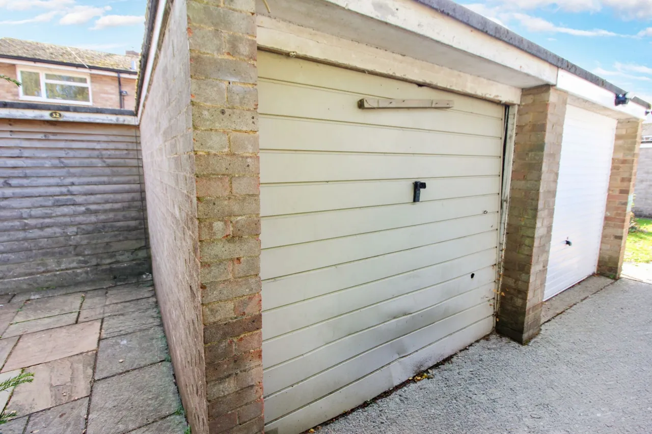 Firs Close, Hazlemere, HP15, photo 13