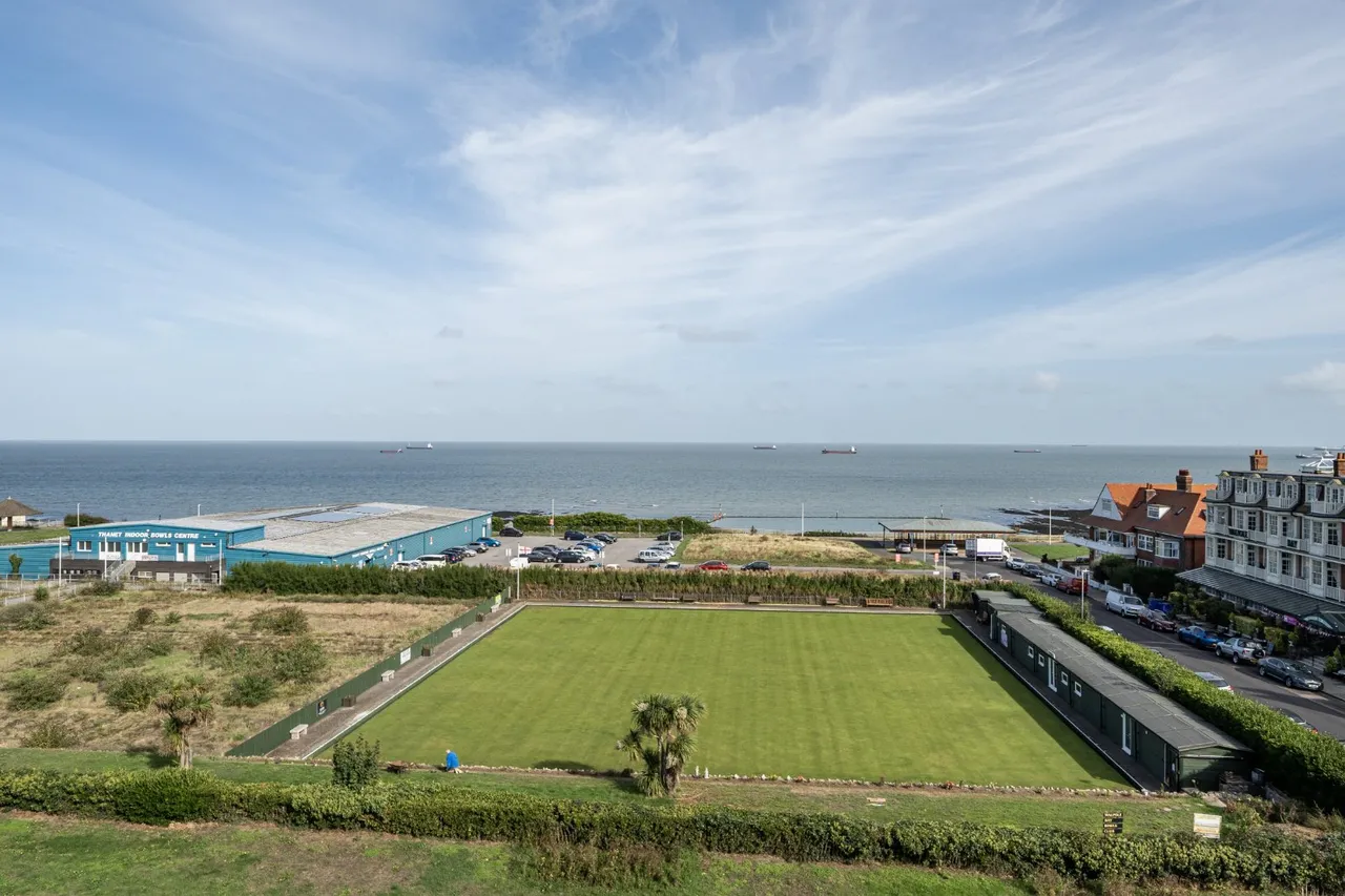 Eastern Esplanade, Margate, CT9, photo 2