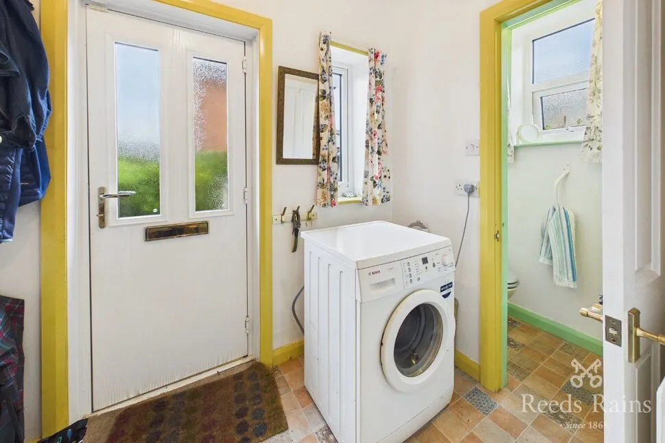 Willow Drive, Wakefield, West Yorkshire, WF1, photo 12