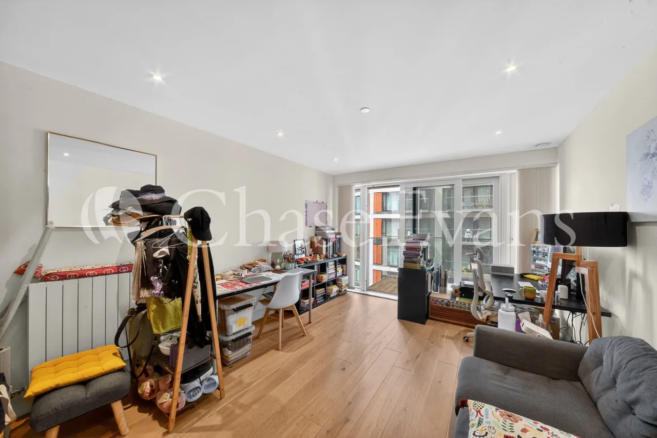1 bed flat for sale, Duke Of Wellington Avenue, Woolwich, SE18