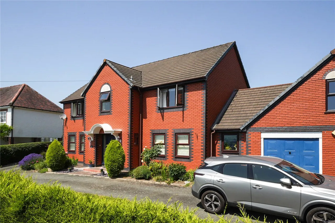 Barnfields, Newtown, Powys, SY16 2LA, photo 42