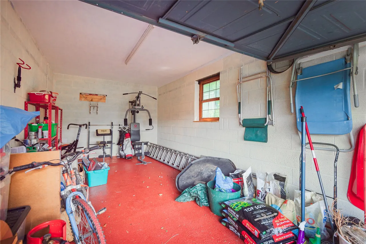Barnfields, Newtown, Powys, SY16 2LA, photo 36