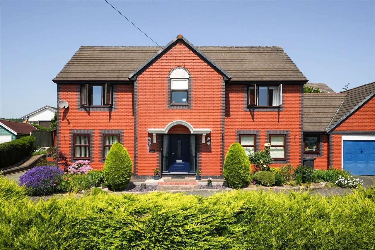 4 bed house for sale — Barnfields, Newtown, Powys, SY16 2LA