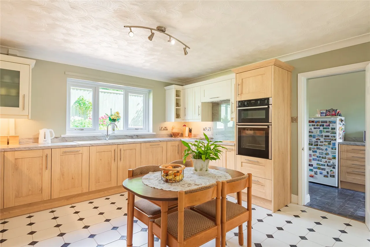 Barnfields, Newtown, Powys, SY16 2LA, photo 9