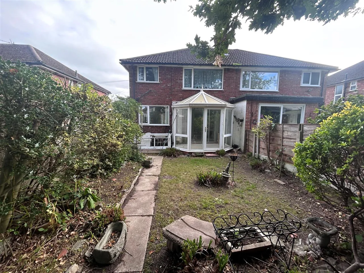 St Austell Drive, Heald Green, photo 14
