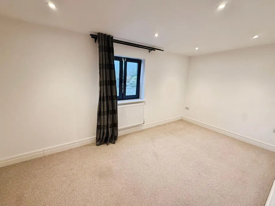 Finchampstead Road, Finchampstead, RG40, photo 8