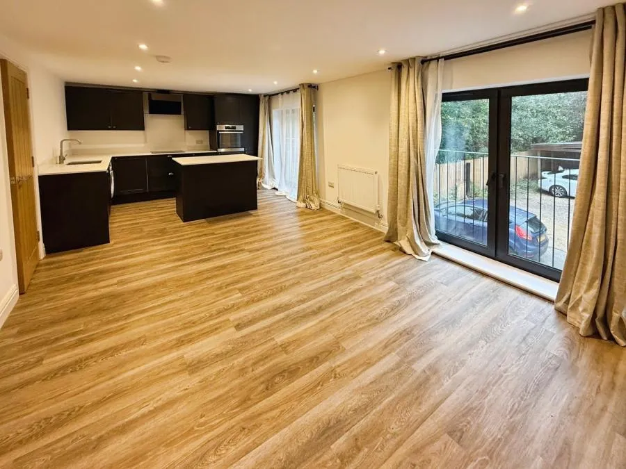 3 bed flat to rent, Finchampstead Road, Finchampstead, RG40