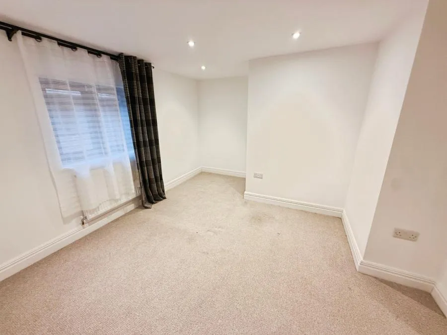 Finchampstead Road, Finchampstead, RG40, photo 9