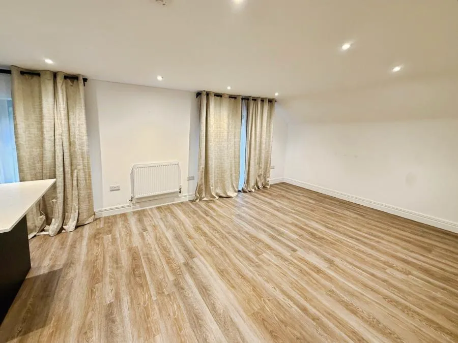 Finchampstead Road, Finchampstead, RG40, photo 4