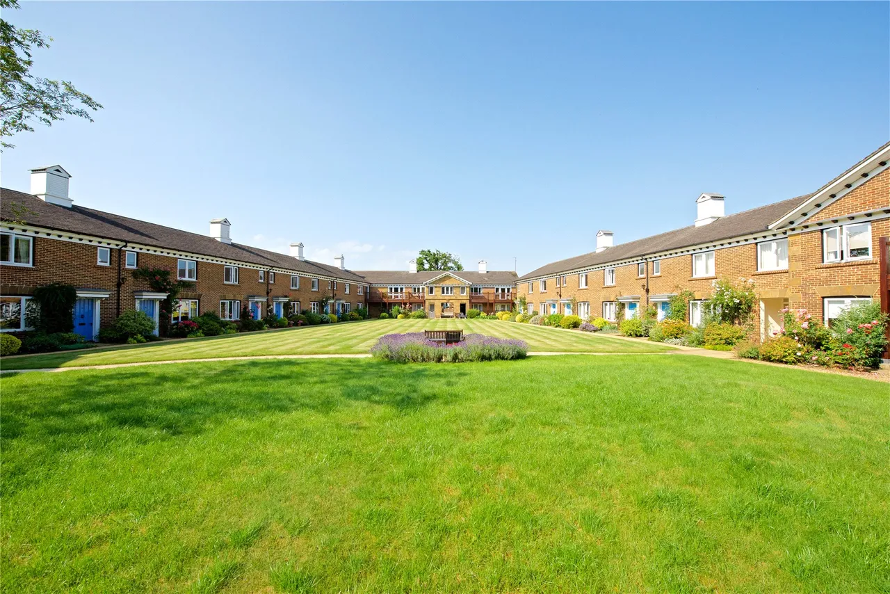 Malthouse Court, The Lindens, NN12, photo 11