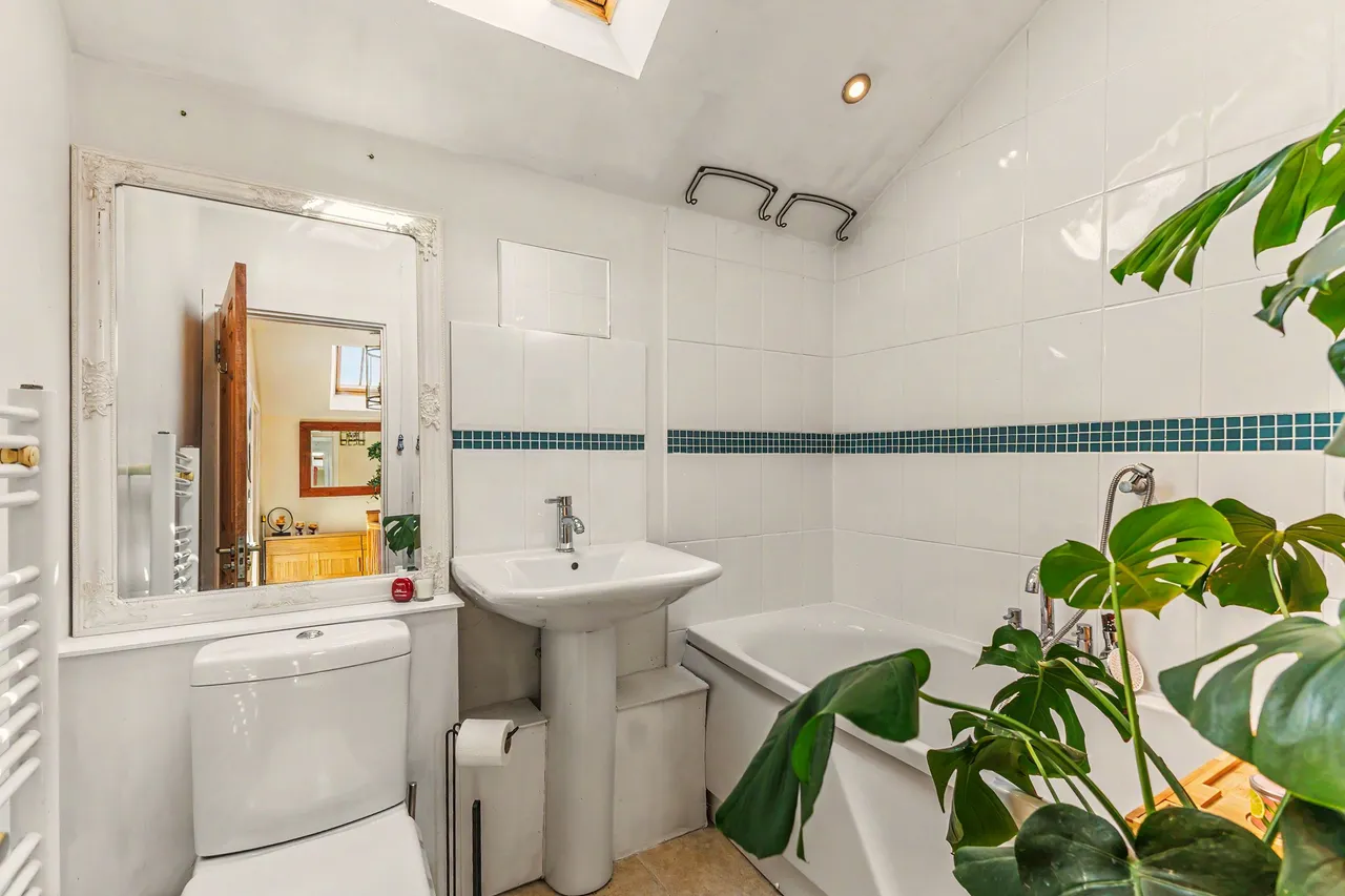 Main Street, Offenham, WR11, photo 22