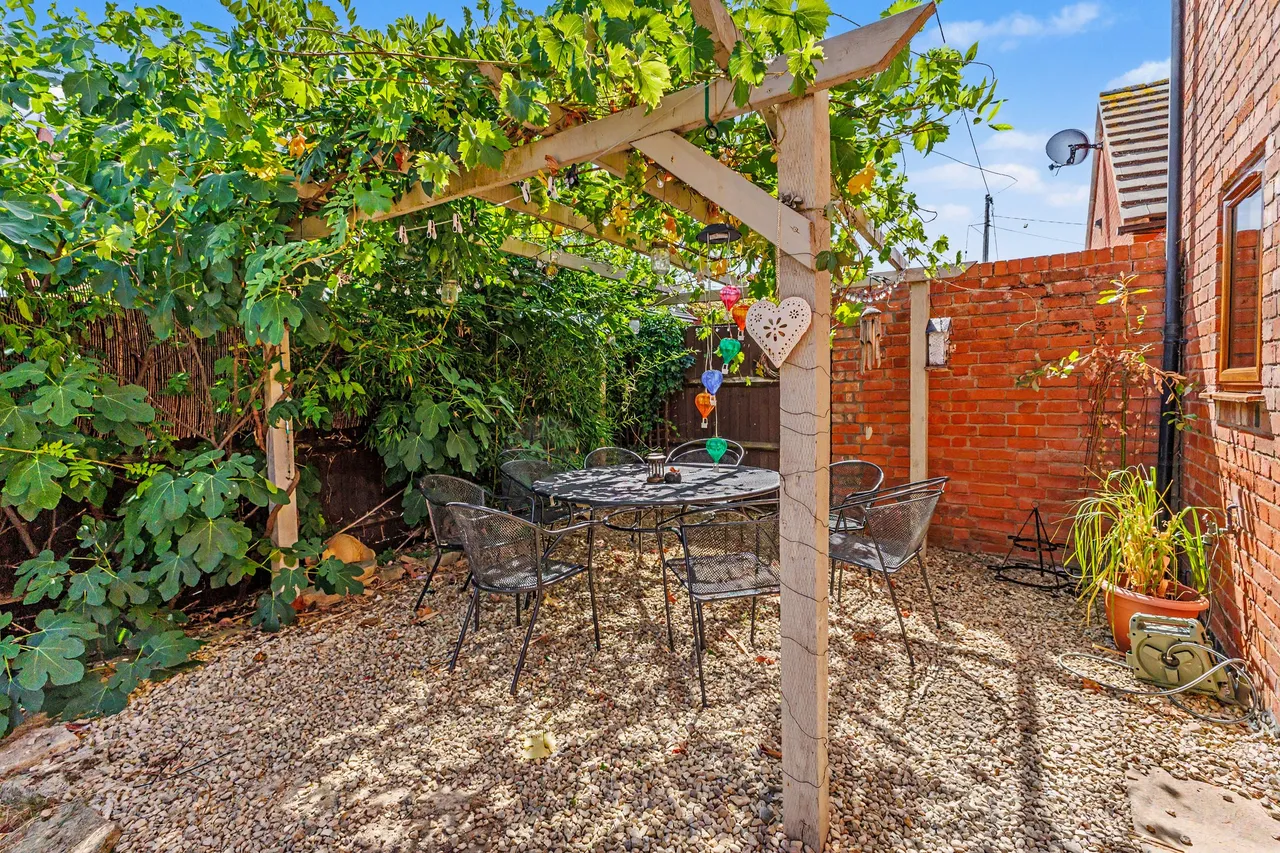 Main Street, Offenham, WR11, photo 23