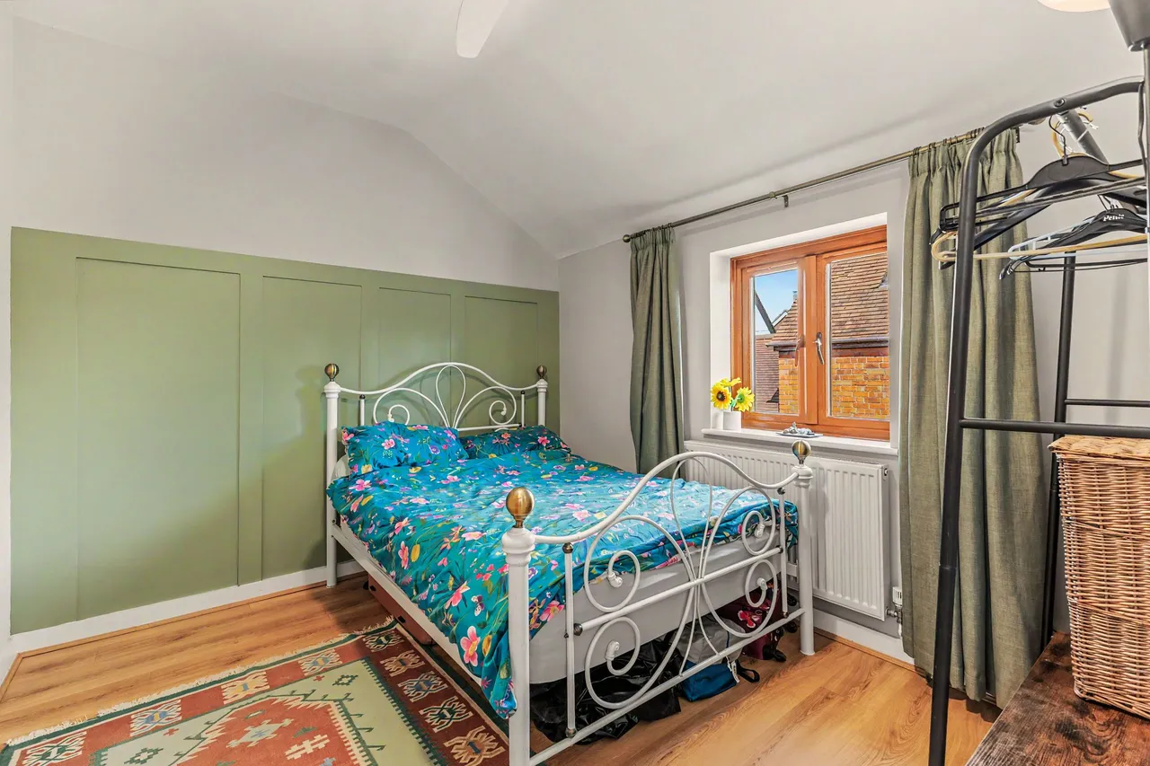 Main Street, Offenham, WR11, photo 17