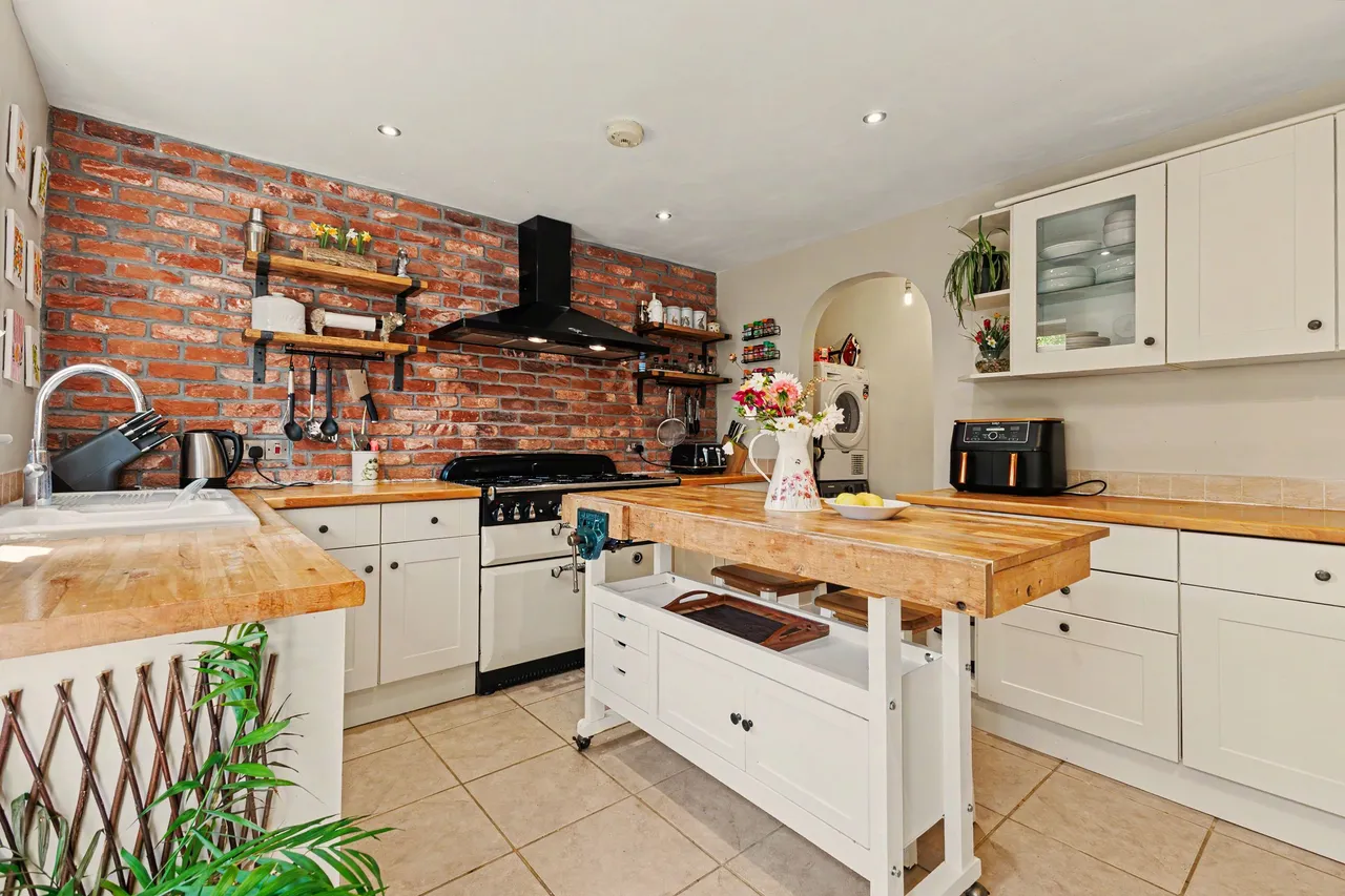 Main Street, Offenham, WR11, photo 3