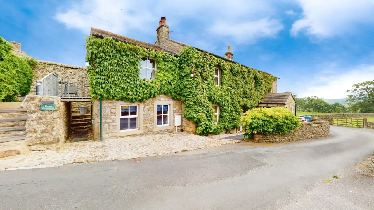 4 bed house for sale — Tranmere Cottage & Carn Cottage, Hoyle Hill, Long Preston, Skipton