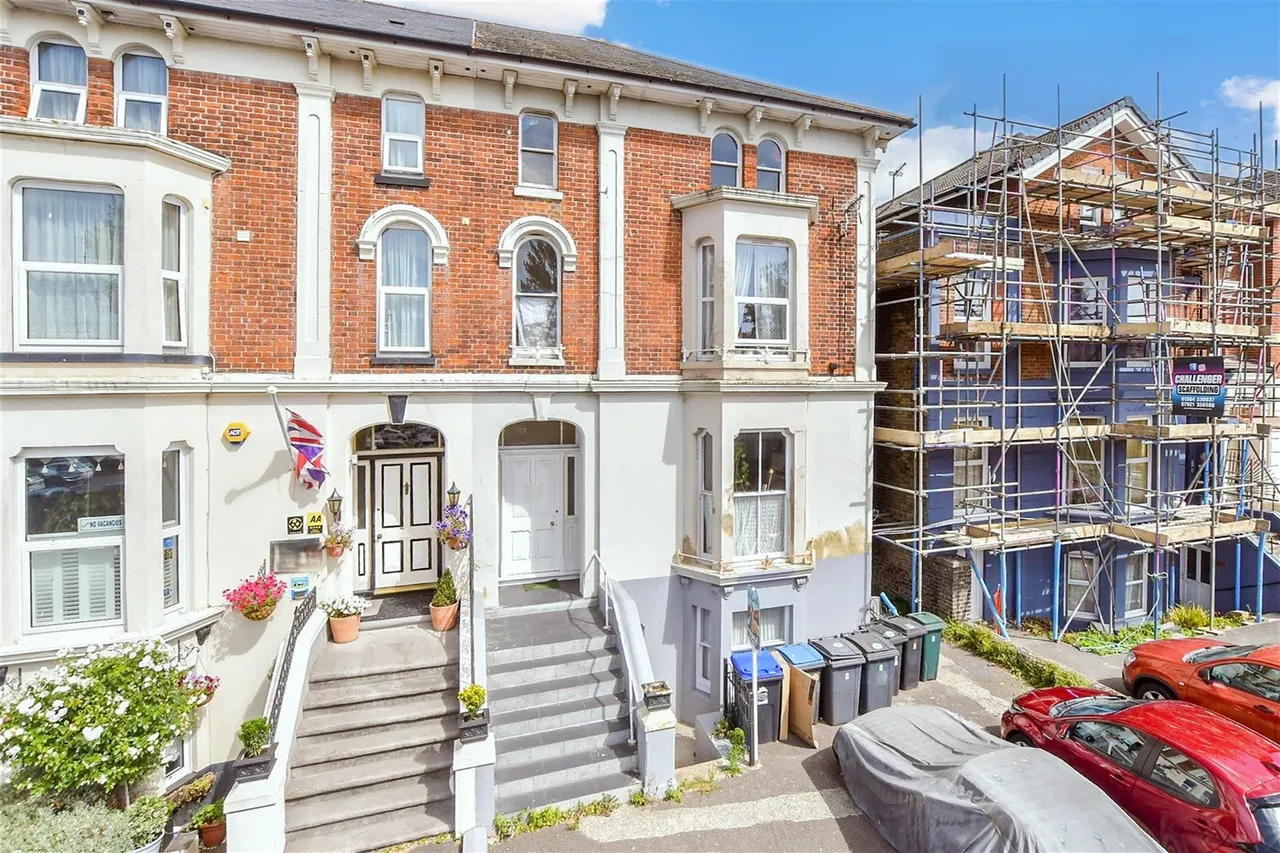 3 bed flat for sale, Maison Dieu Road, Dover, CT16