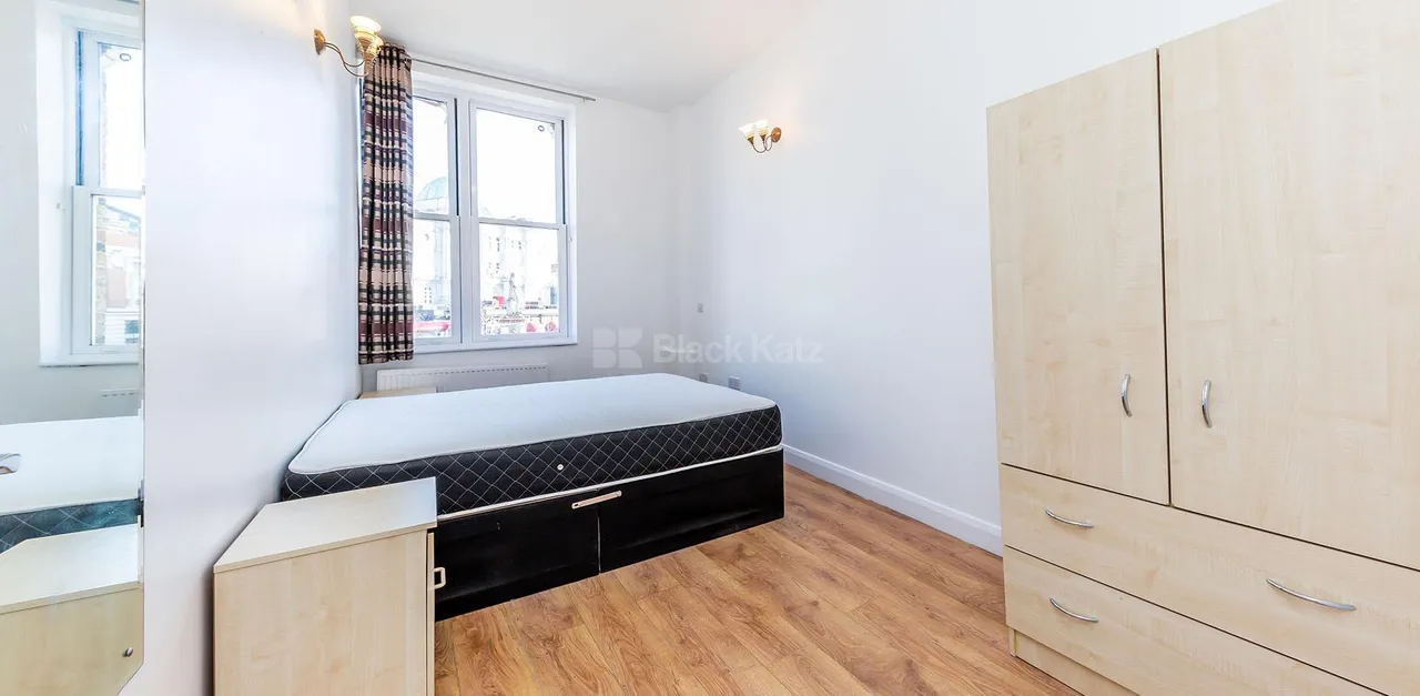 Camden High Street, NW1, photo 3