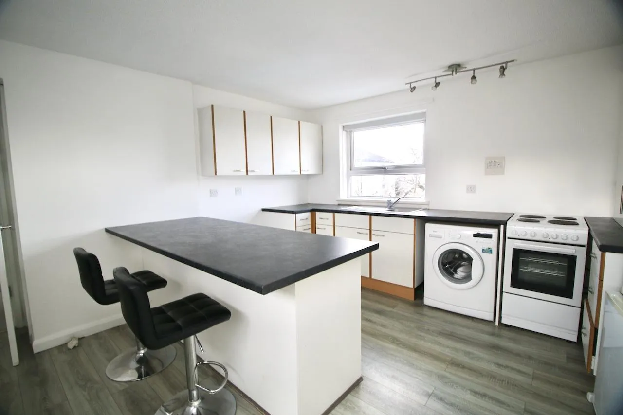 2 bed flat for sale — Oak Road, Cumbernauld, G67 3LD