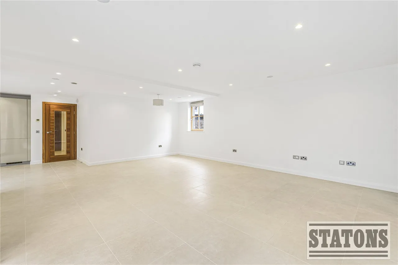 Totteridge Lane, London, N20 8DX, photo 23